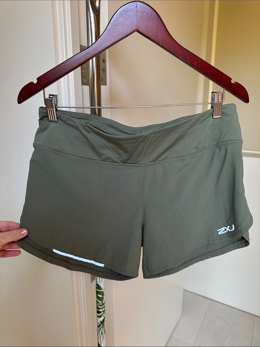 2XU Olive Green Women's Athletic Running Shorts Size Medium